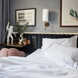 Kleine Kamer met een Queen Size Bed